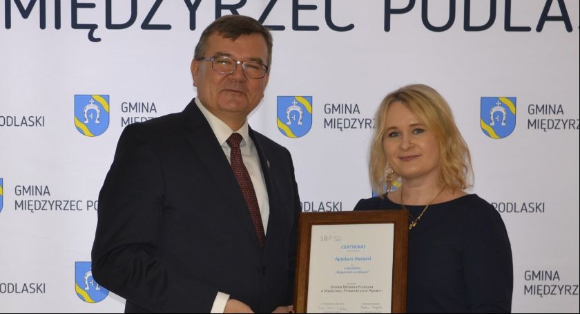 Gminna biblioteka z wyróżnieniem i znakiem jakości