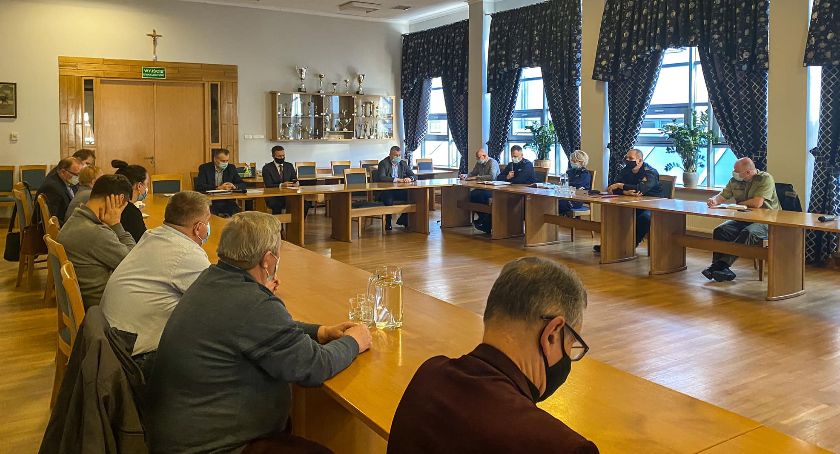 Zgonów jest więcej, zajętych szpitalnych łóżek też