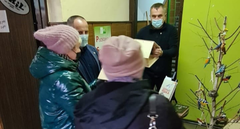 Karmniki poszły jak świeże bułeczki. Rozdało je bialskie stowarzyszenie