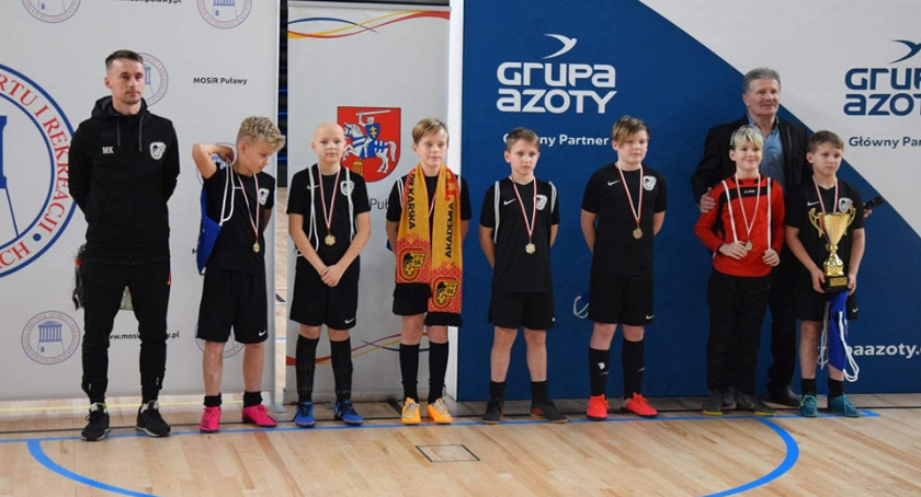 Młodzi piłkarze z Białej Podlaskiej pokonali wszystkich i stanęli na pierwszym stopniu podium 