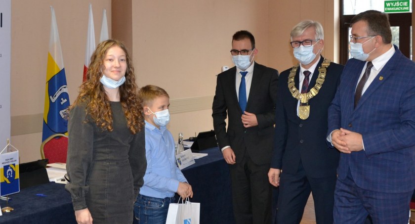 Międzyrzeccy uczniowie nagrodzeni. Wykazali się wiedzą i kreatywnością