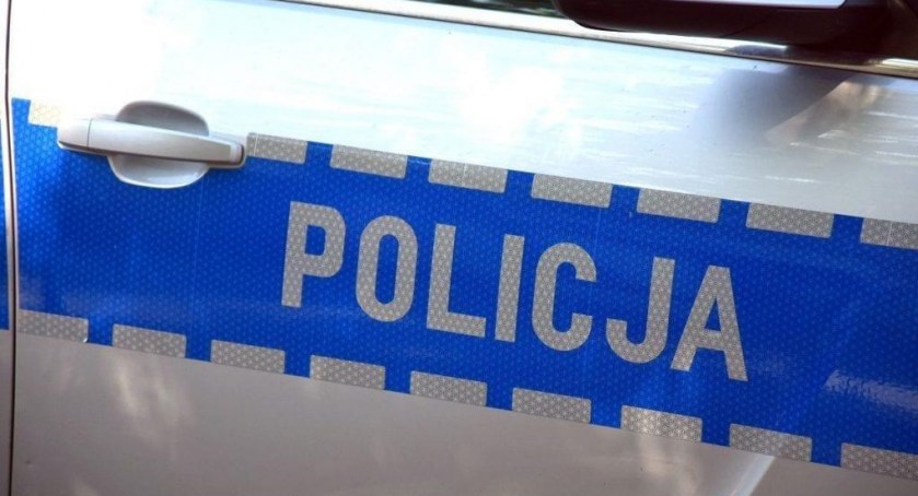 Zjechał do rowu. Szarpał i uderzał policjantów, by zaprzestali czynności na miejscu zdarzenia