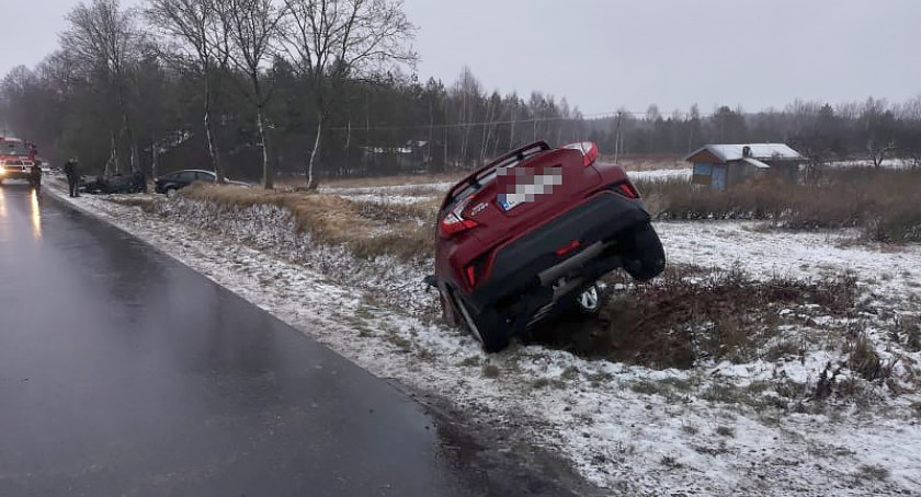 Wypadek w Klonownicy Małej. Jechała za szybko i wpadła do rowu