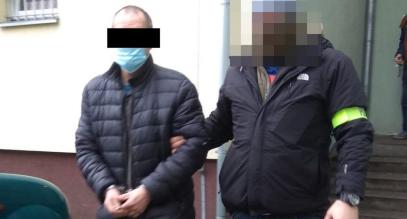 W Białej Podlaskiej sprawca zaatakował ekspedientke gazem pieprzowym i ukradł kilka paczek papierosów
