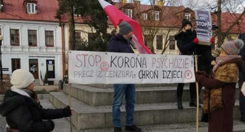 Ponad setka mieszkańców Białej Podlaskiej przeciwko segregacji sanitarnej 