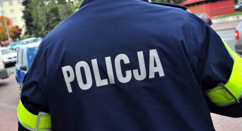 Biała Podlaska: Chciał odjechać samochodem poszkodowanego. Nie zauważył zaciągniętego hamulca 