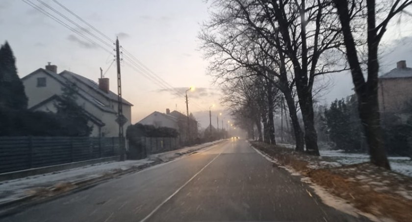 Uważajmy! Śnieg i błoto pośniegowe na drogach wojewódzki w powiecie bialskim