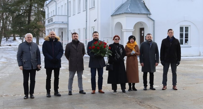 Pamięć o zmarłym Bogusławie Kaczyńskim upamiętnili w Parku Radziwiłów 