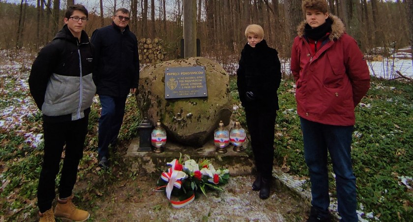 Delegacja z Międzyrzeca Podlaskiego pamiętała o poległych powstańcach