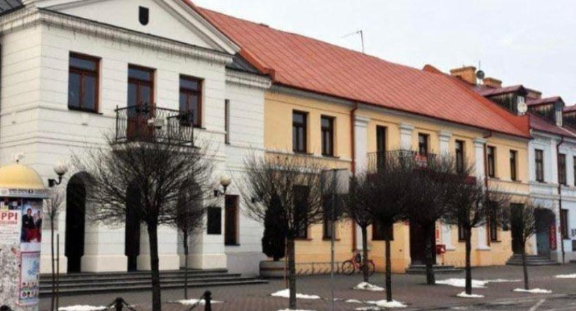 Ograniczenia przez piątą falę koronawirusa w urzędzie miasta w Białej Podlaskiej