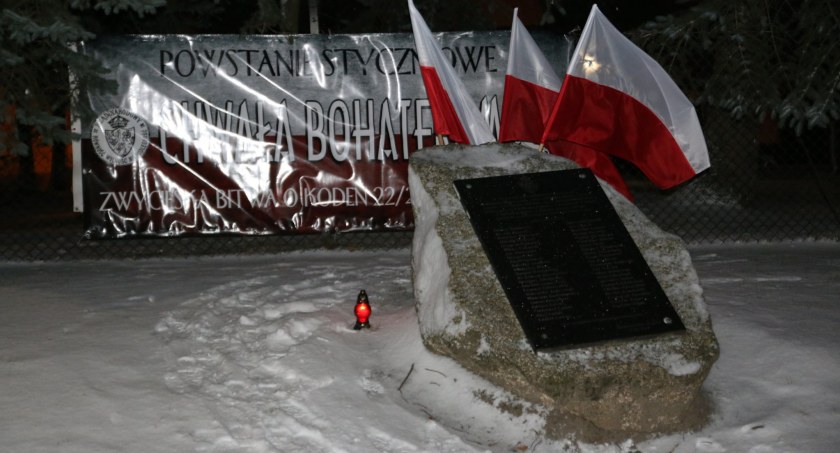 W Kodniu zapalili znicze na grobie powstańców