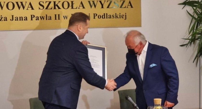Przemysław Czarnek przywiózł dodatkowe pieniądze do uczelni. Jest decyzja o Akademii Bialskiej