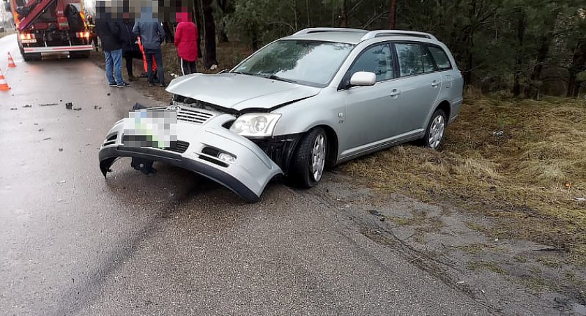 Utrudnienia na drodze Biała Podlaska - Piszczac. W Czosnówce zderzyły się dwa auta