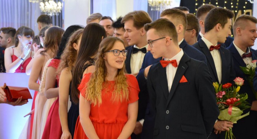 Maturzyści z Zespołu Szkół Zawodowych nr 2 Białej Podlaskiej  mieli studniówkę 