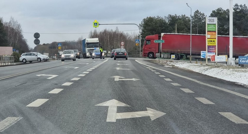 Zajeżdżony śnieg na drogach. Zarząd Dróg Wojewódzkich ostrzega