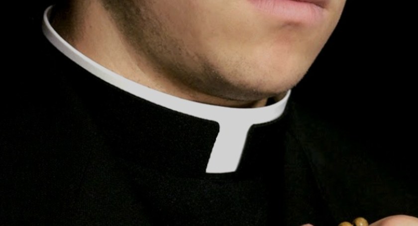 Ksiądz miał wykorzystywać seksualnie młodą kobietę. Pracował kilka lat temu w Drelowie