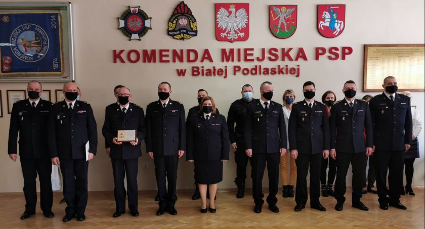Trzech strażaków z Państwowej Straży Pożarnej w Białej Podlaskiej żegna się ze służbą