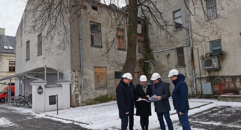 Kamienica grozi zawaleniem. W jej miejsce powstaną sale dla Bialskiego Centrum Kultury