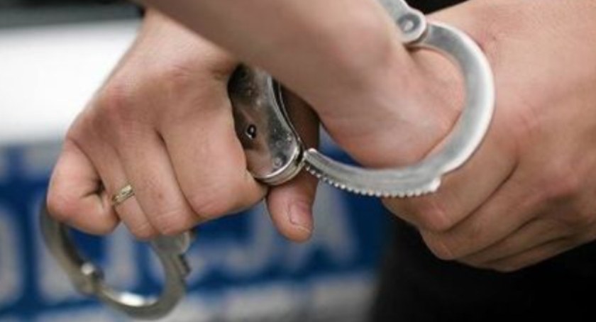 Poszukiwani przez prokuraturę trafili w ręce policji przez brak maseczki w galerii handlowej