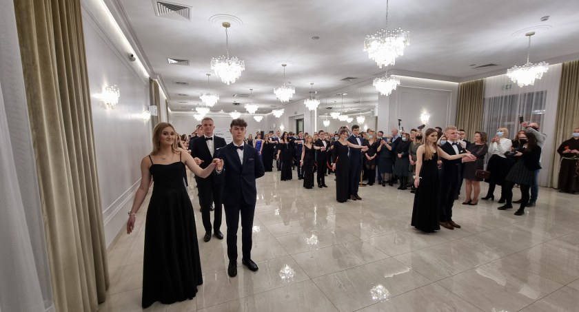 Bal studniówkowy maturzystów z II LO  w Białej Podlaskiej