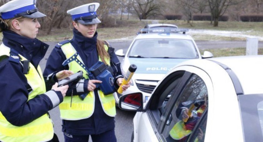 Komenda Miejska Policji w Białej Podlaskiej przypomina o zachowaniu bezpieczeństwa w ferie