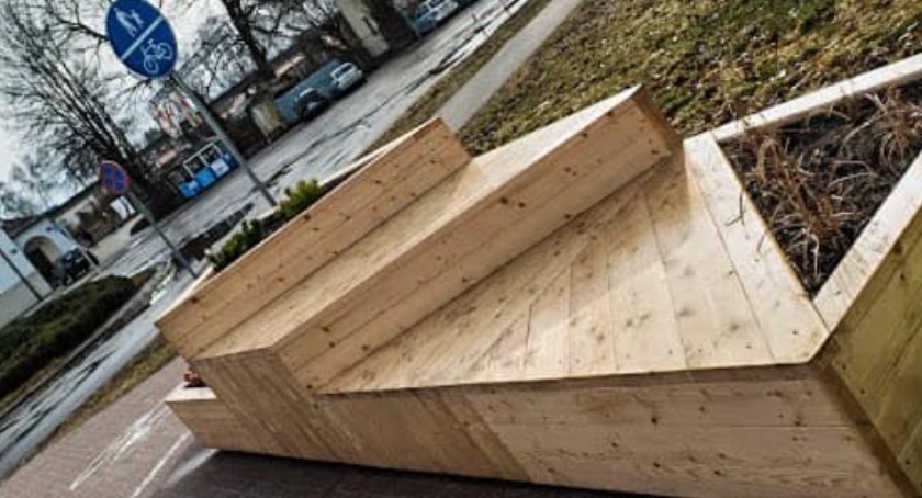 W Białej Podlaskiej powstają parklety. Mieszkańcy będą mieli miejsca na odpoczynek