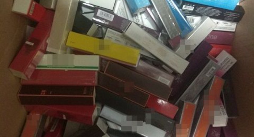 Podróbki perfum oraz odzieży znanych marek przejęte przez policję i celników