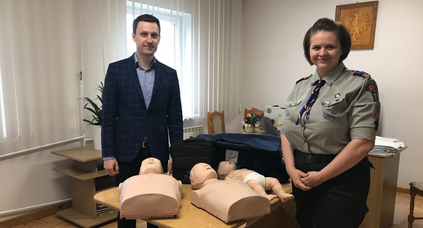 Gmina Łomazy kupiła fantomy szkoleniowe harcerzom