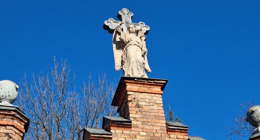 Pomóżmy odnowić nagrobek strażaka ochotnika. Zmarł prawie 100 lat temu