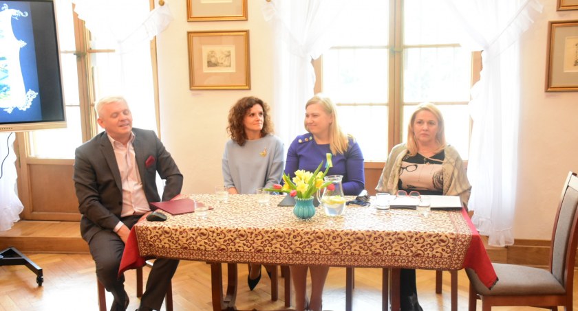 Rozmawiali o dworach nadbużańskich w Romanowie