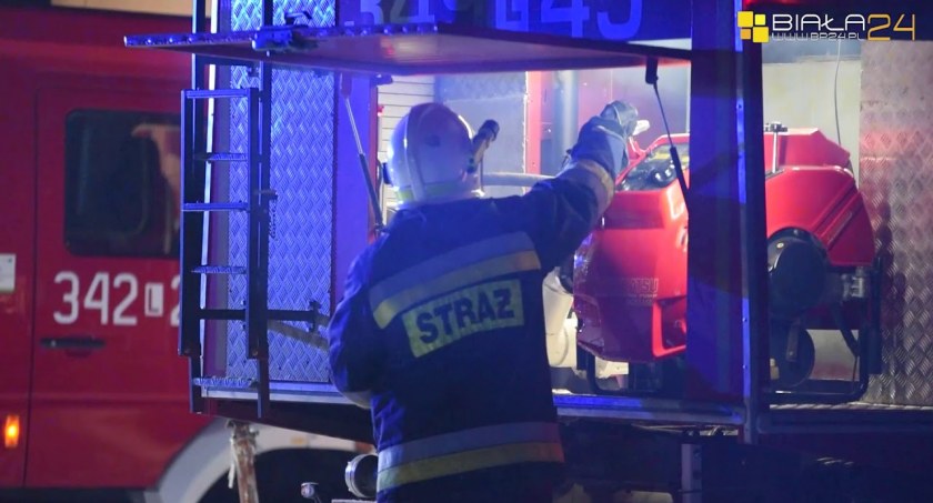 Ogień zabrał dom w Małaszewiczach. Przyczyną pożaru ma być sadza w kominie