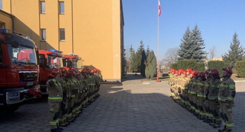 Zapalili sygnały świetlne dla poległych Ukraińskich strażaków