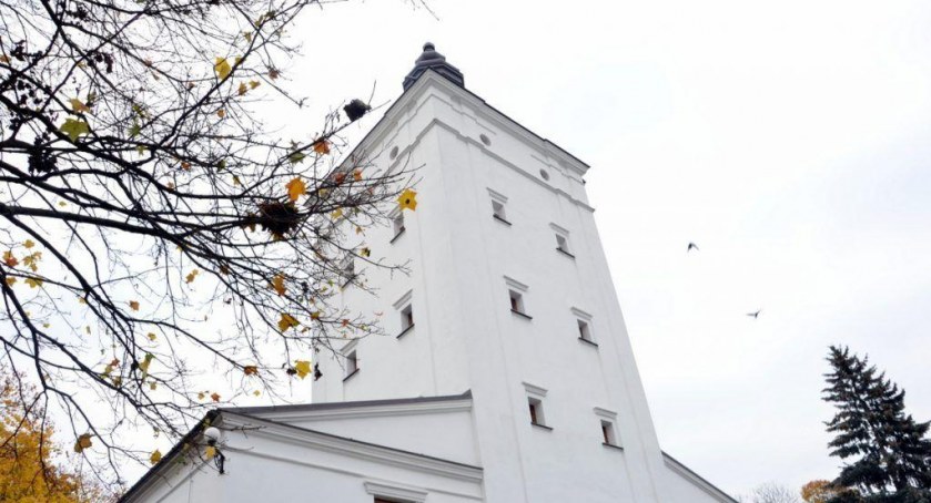 Muzealne warsztaty z robienia palm dla rodzin