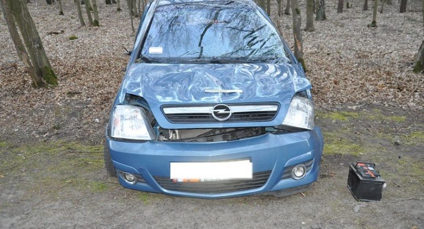 Nagle skręcił w prawo i wydachował auto w Komarnie-Kolonia
