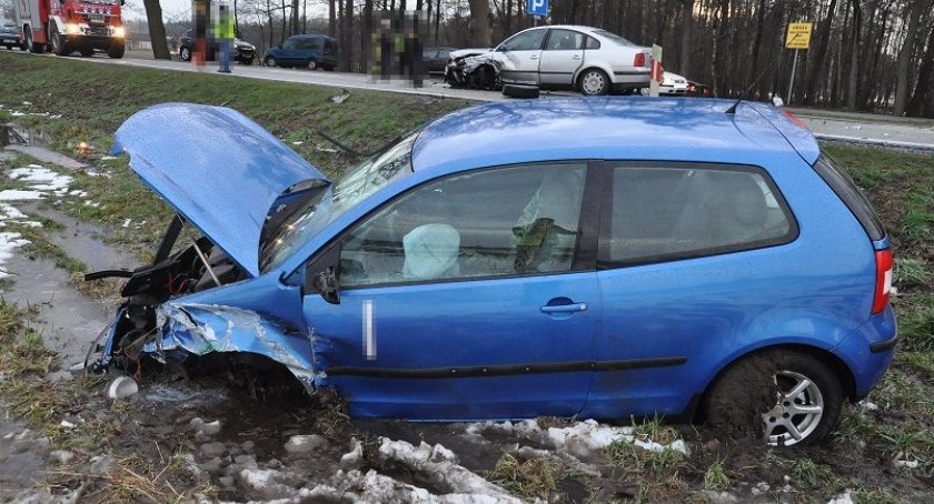 Gmina Łomazy: Najechał na tył citroena a później zderzył się z polo