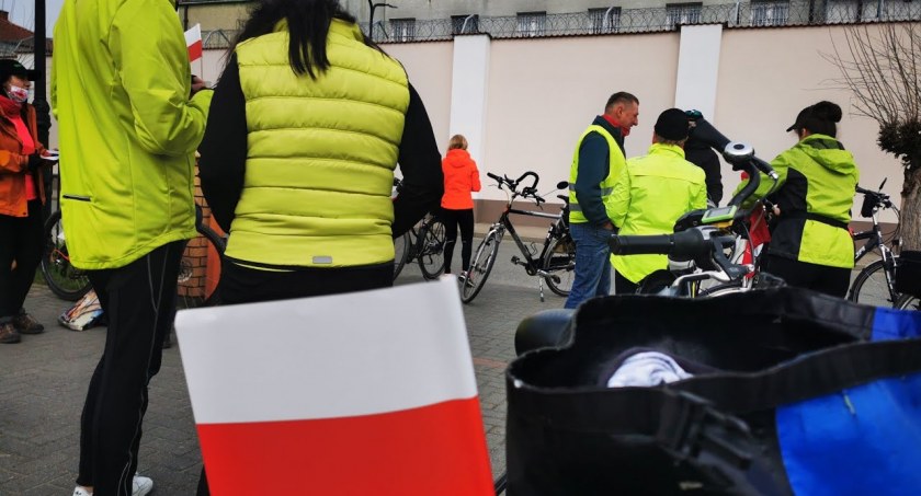 Pojadą po gminie Biała Podlaska z biało-czerwoną flagą