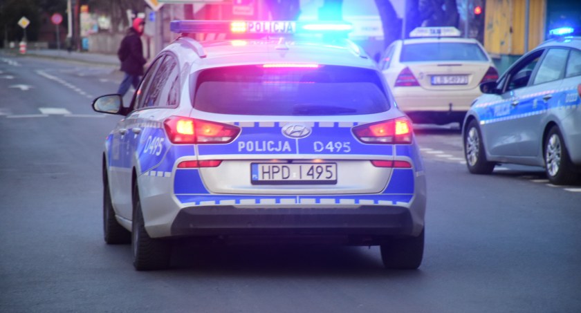 Poszukiwany był m. in. za gwałt. Znudziło mu się ukrywania przed organami ścigania i sam stawił się na policje