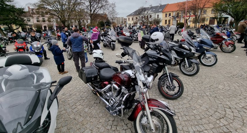 Fani dwóch kółek zajęli całe centrum [ZDJĘCIA]