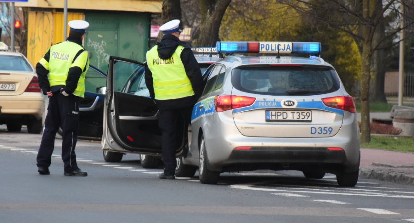 Informacje dostali od świadka. Kompletnie pijany 18-latek kierował autem