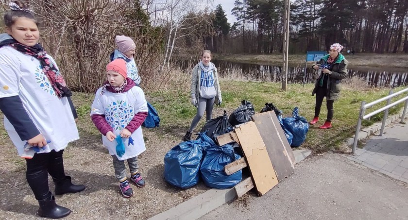 Zebrali 700 kilogramów śmieci na niewielkim fragmencie rzeki w Kodniu