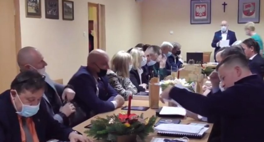 Radni dziś mają zmienić budżet i uchwalić ekwiwalent dla strażaków za wyjazdy na akcję