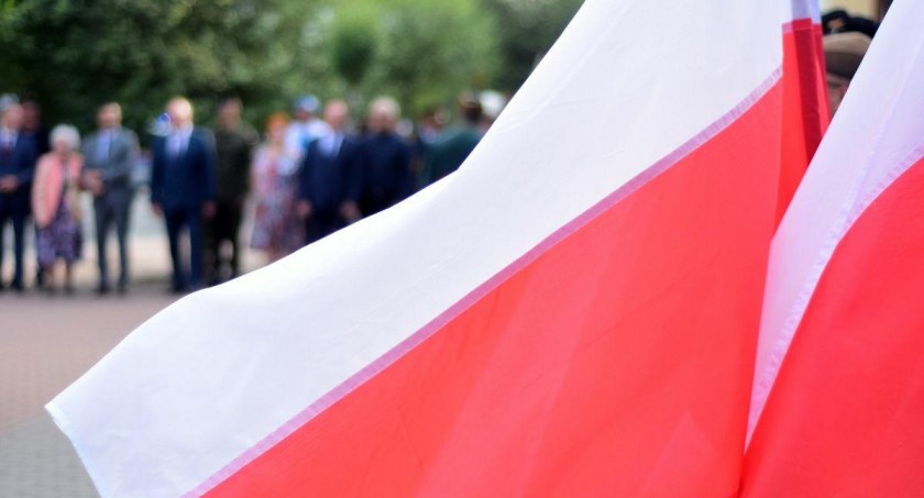 Będą się modlić za kraj i złożą kwiaty