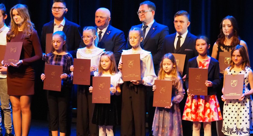 Marszałek Województwa Lubelskiego wręczył stypendia młodym artystom i twórcom kultury