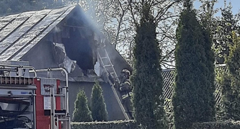 Języki ognia wydostawały się z okna i drzwi. Znaleziono ciało mężczyzny 