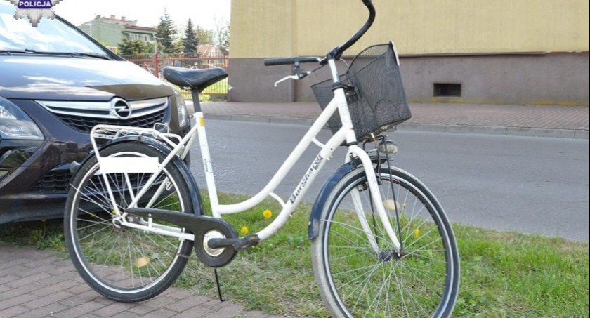 Jechała rowerem po ścieżce. Potrąciła ją 40-latka