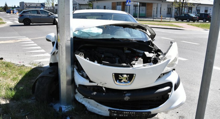 Na Kaczyńskiego peugeot zderzył się z volkswagenem