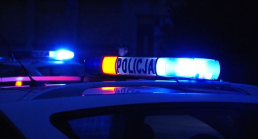 Leżał na drodze i przejechał go samochód. Zginął na miejscu