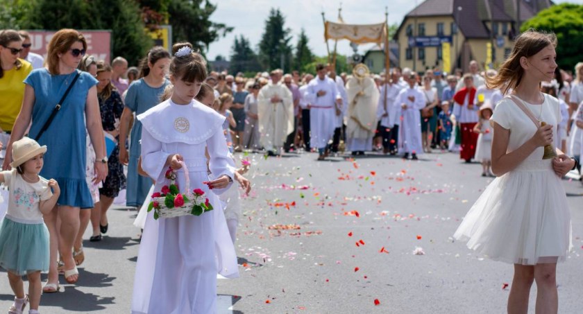 Parafianie z Bł. Honorata przeszli ulicami 