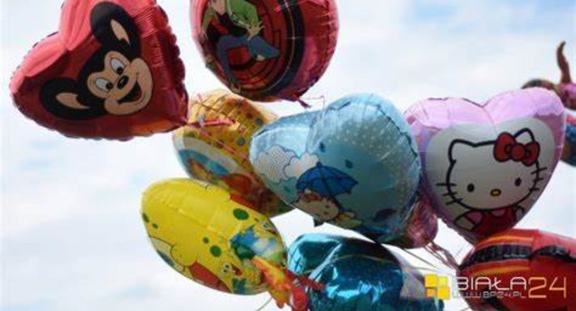 Pokazy sprzętu gaśniczego, piana-party, mini festiwal kolorów wszystko to na festynie 