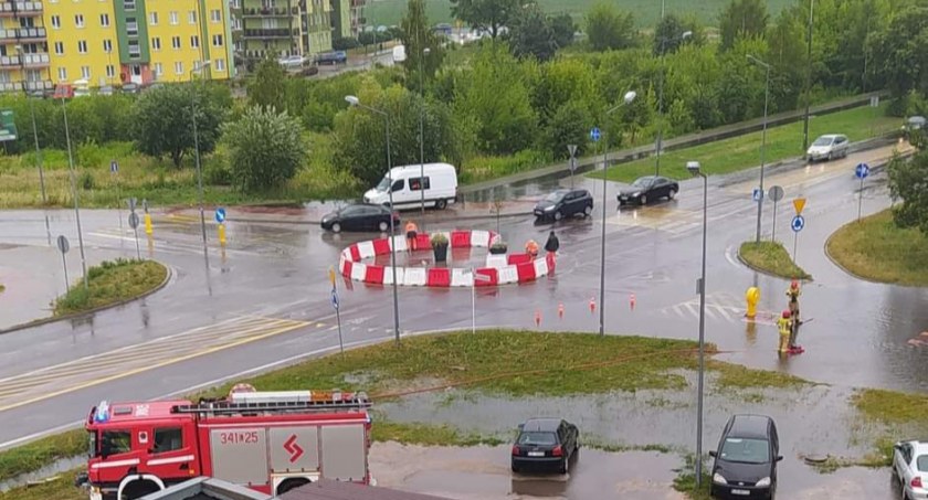 Strażacy mają ręce pełne roboty po nocnej ulewie 